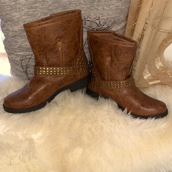 Brown ankle boots with beaded heel back and strap going across with a buckle - Picture 3 of 6